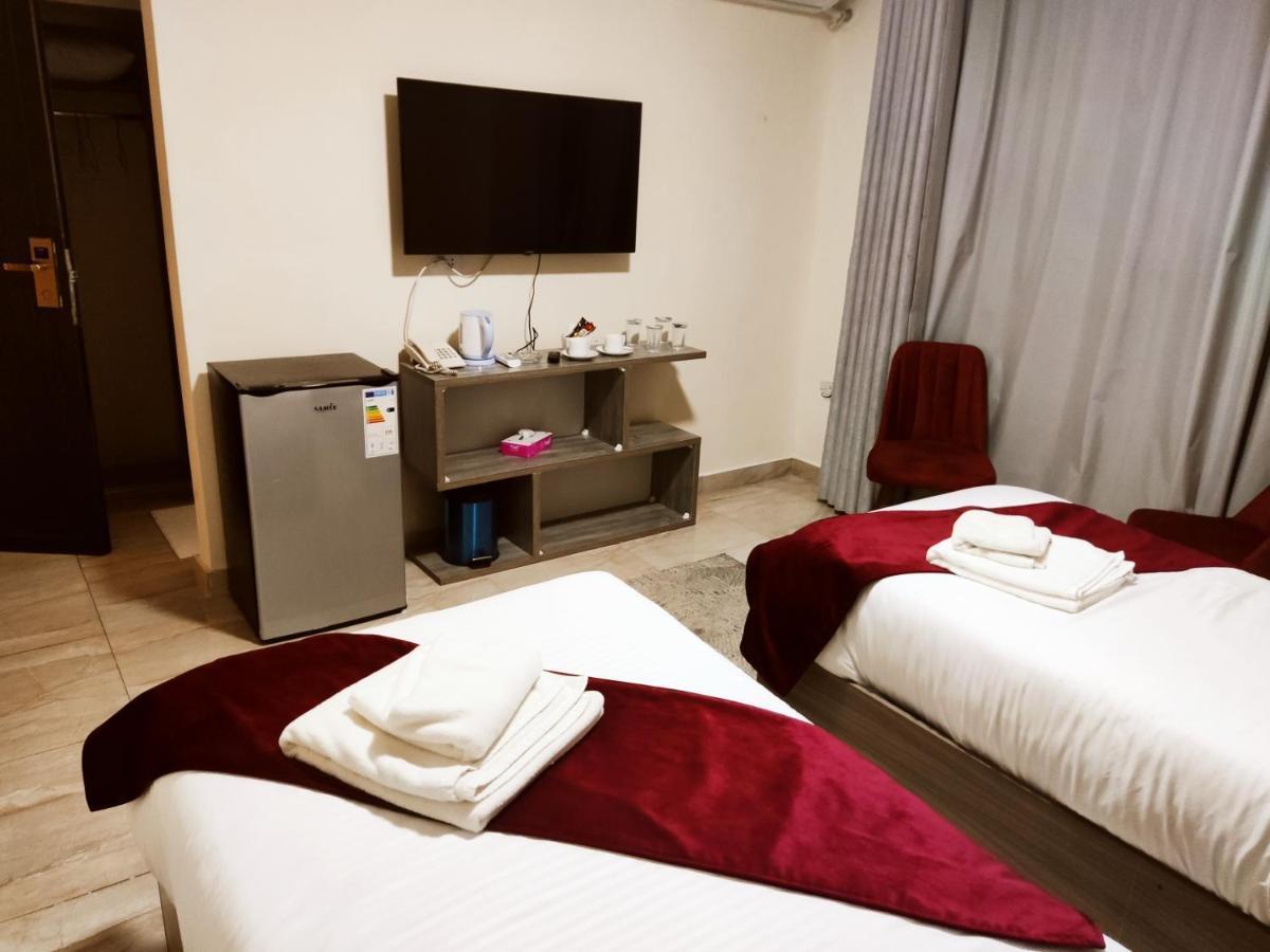 Golden Plaza Hotel Amman Buitenkant foto