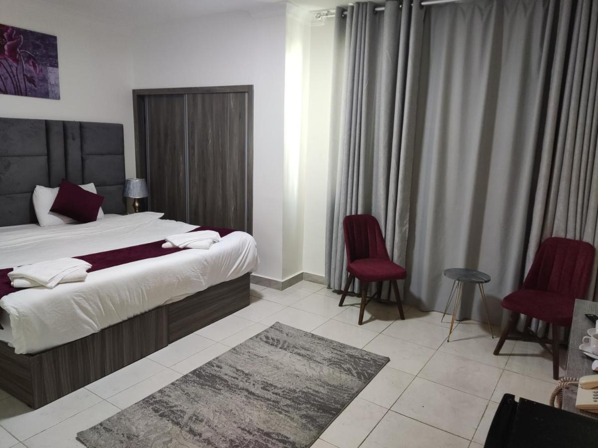 Golden Plaza Hotel Amman Buitenkant foto
